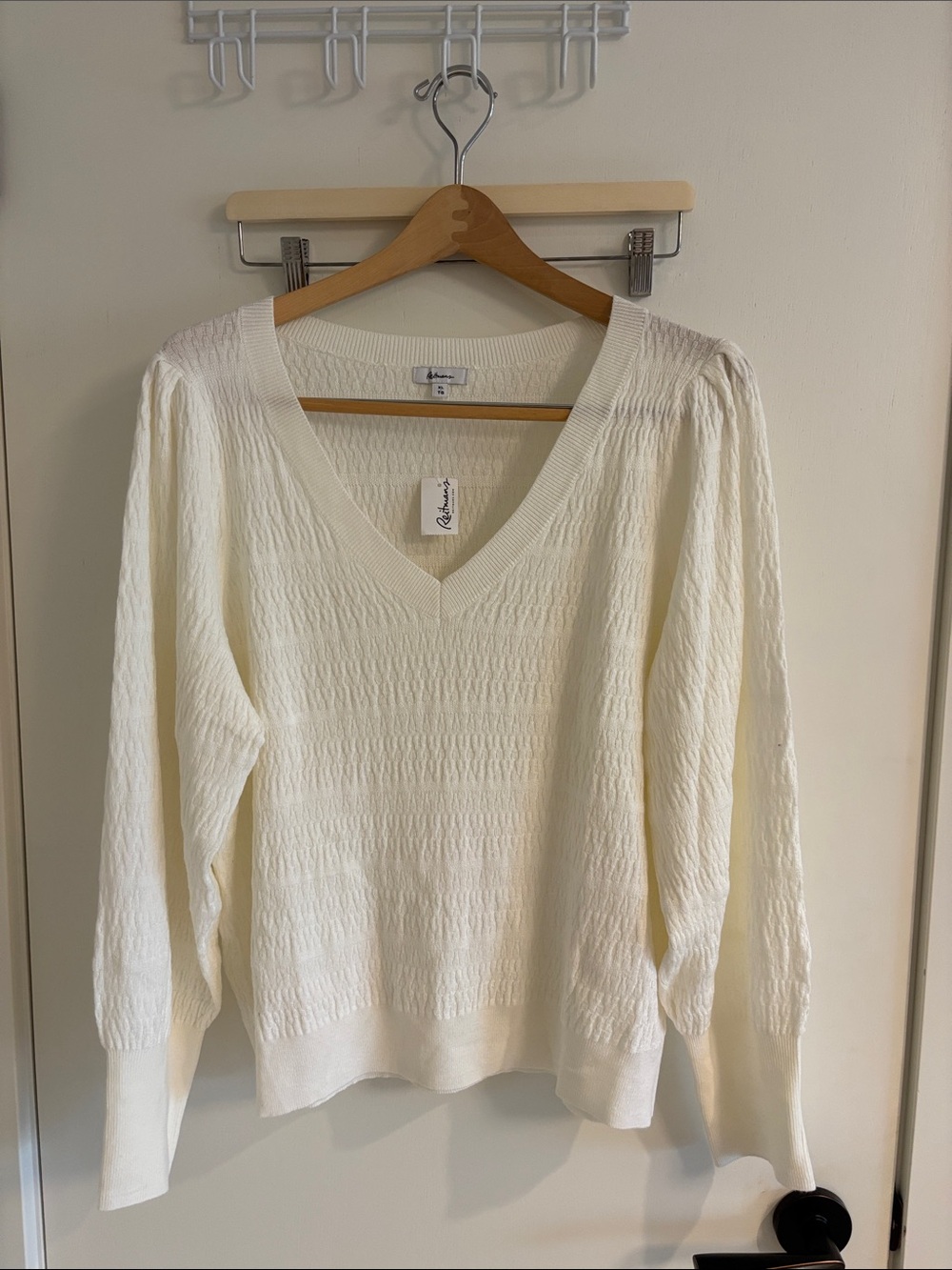 Roundtree & Yorke Ivory V-Neck Textured Knit Sweater